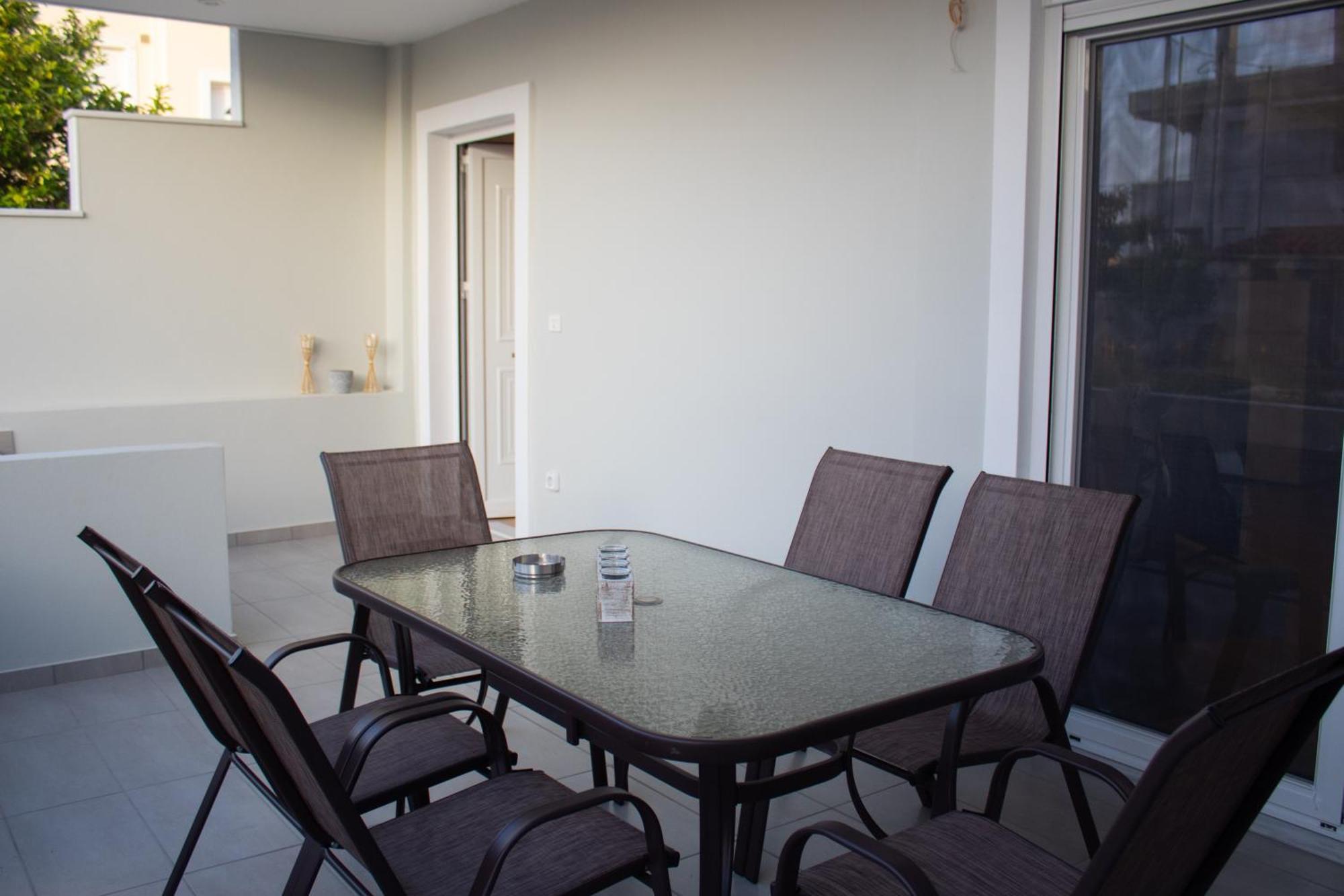 Giakost Apartments V Near Airport アルテミダ エクステリア 写真
