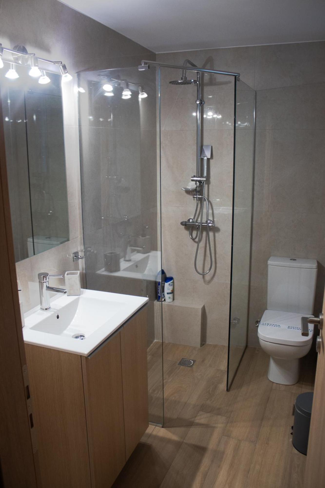 Giakost Apartments V Near Airport アルテミダ エクステリア 写真