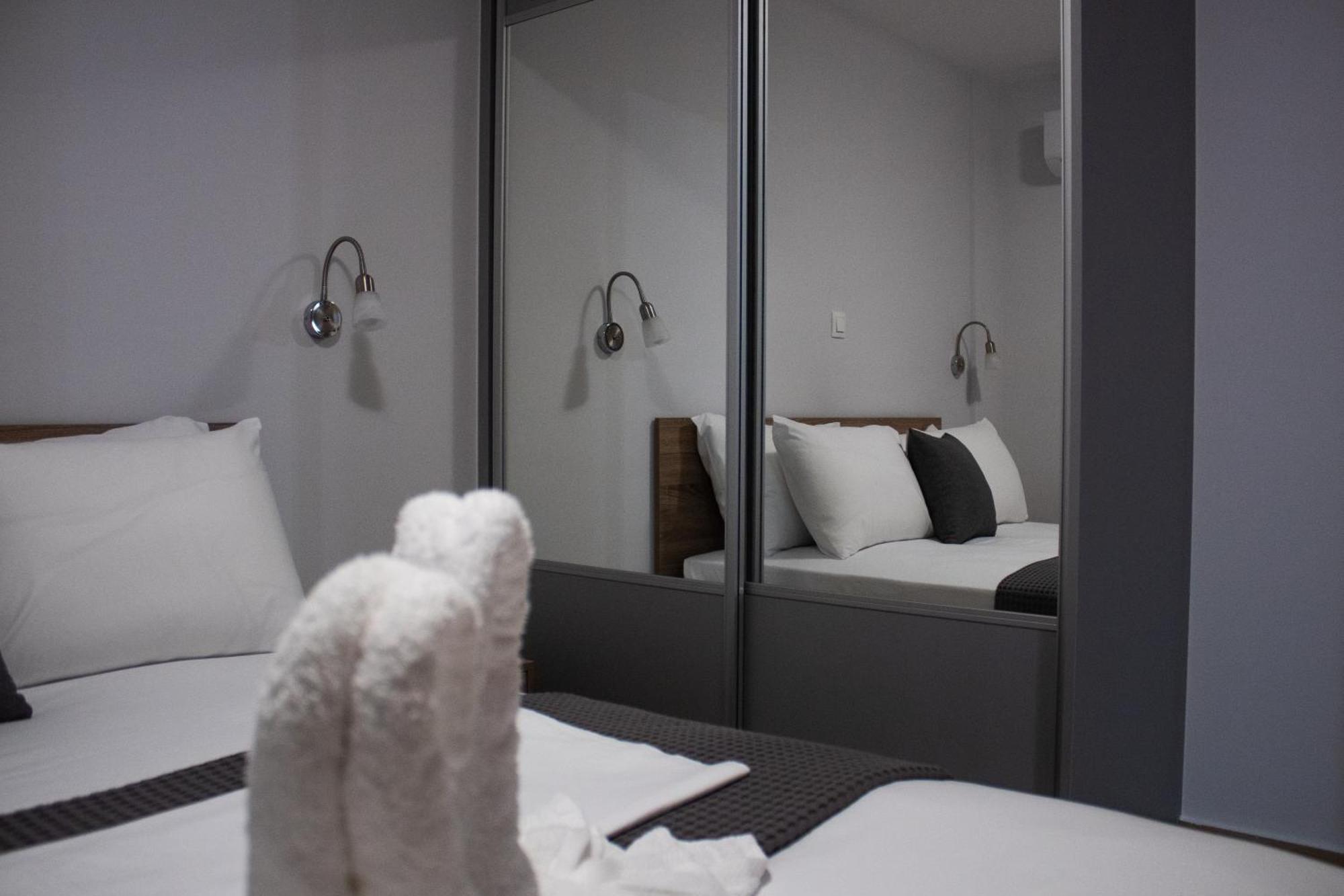 Giakost Apartments V Near Airport アルテミダ エクステリア 写真