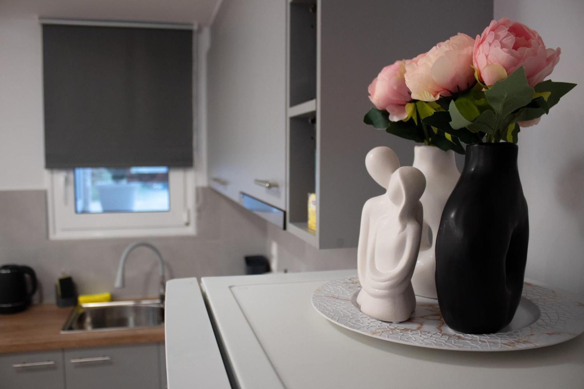 Giakost Apartments V Near Airport アルテミダ エクステリア 写真